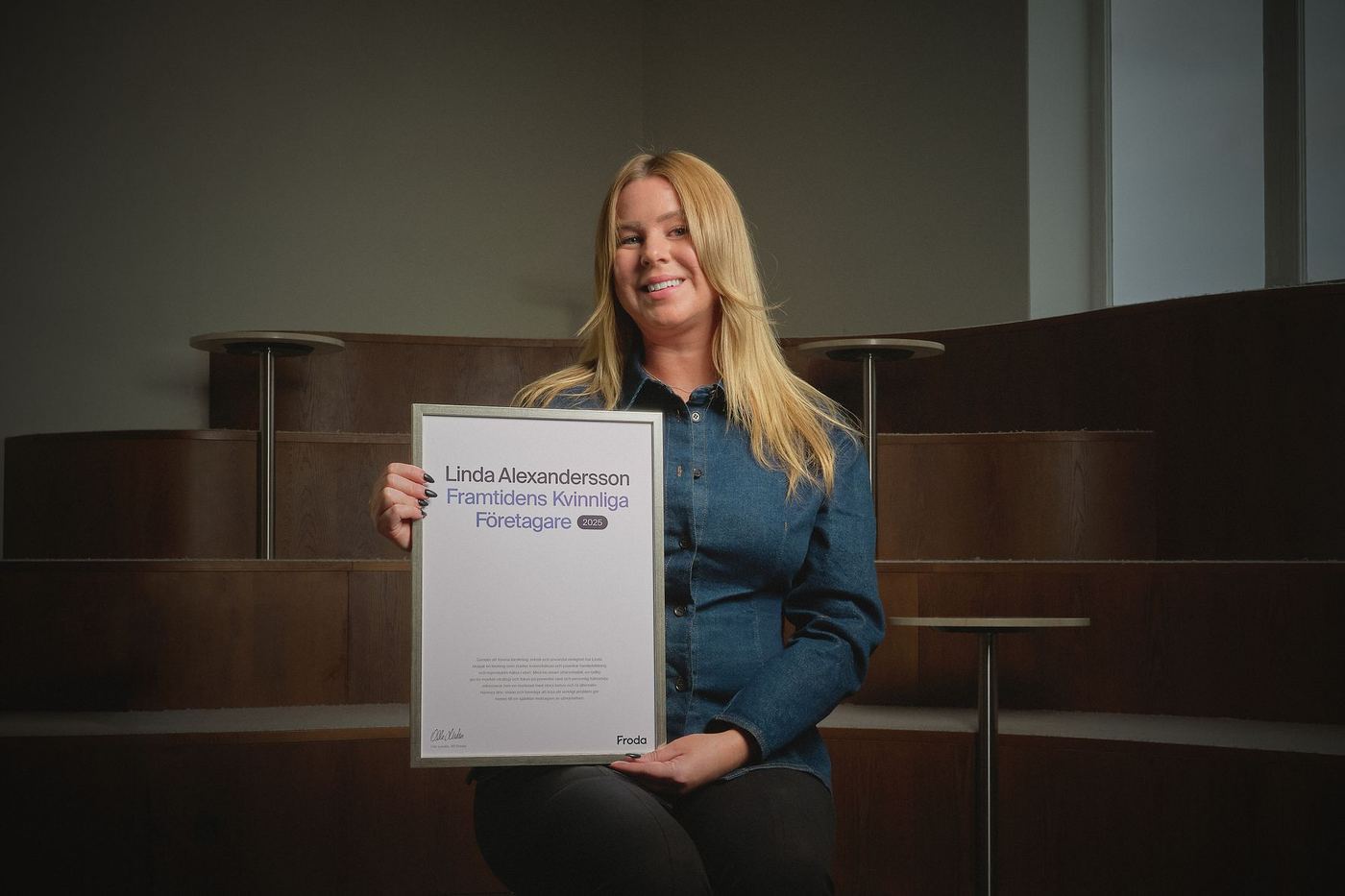 Linda with the Framtidens Kvinnliga Foretagare 2025 award